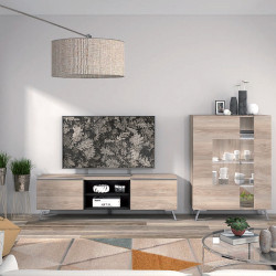 Ambiente de salón con muebles en acabado Nórdico, formado por módulo bajo TV y vitrina, sobre patas