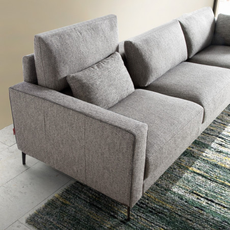 Detalle sofá 4 plazas con tejido Baguette color 17 ribete gris oscuro 45 serie 3
