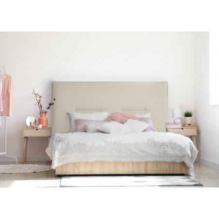 Dormitorio con cabecero tapizado en tejido Lainen color Natural. Serie A