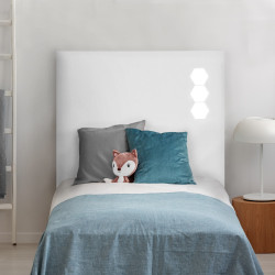 Dormitorio con cabecero tapizado con iluminación. Tejido Nilo en color Blanco. Serie A