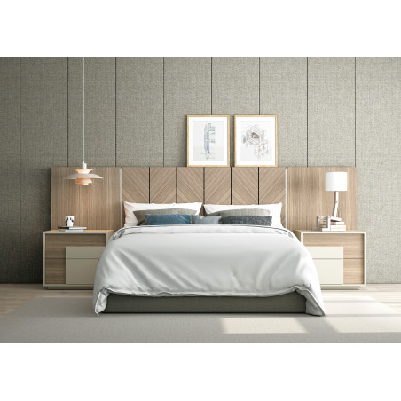 Ambiente de dormitorio con cabecero de diseño en espiga en chapa natural y mesitas a juego